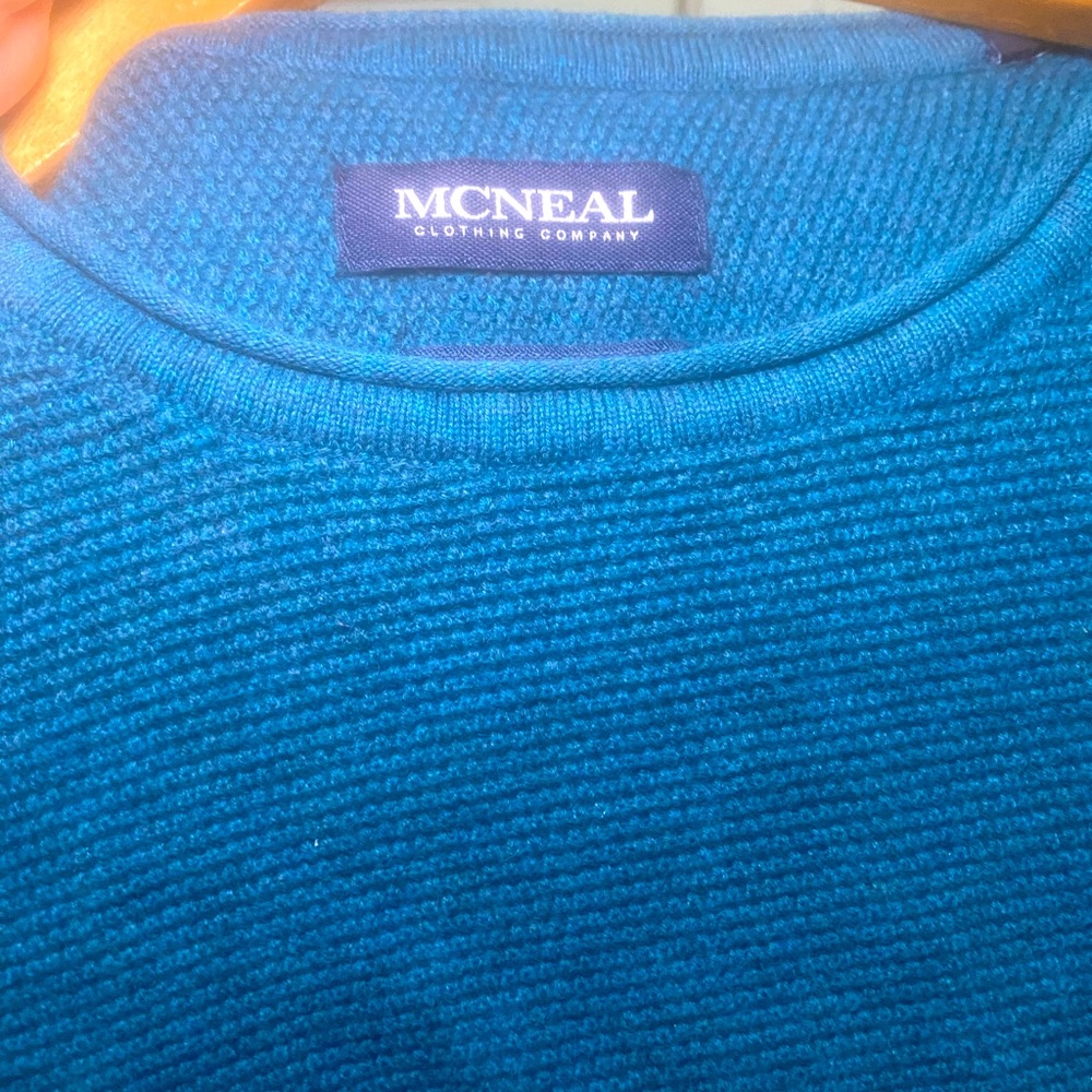 Sweater McNeal like new. Worn a couple of times, but it is small for me.